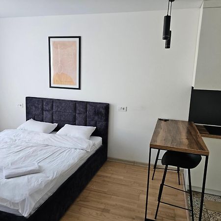 Nyvky Like Home - Studio - Apt 35 Kiev Extérieur photo